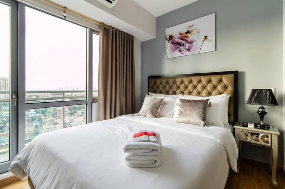 Stylish & Modern 1BR Space @ Acqua W/ Netflix Vacation rental in Mandaluyong