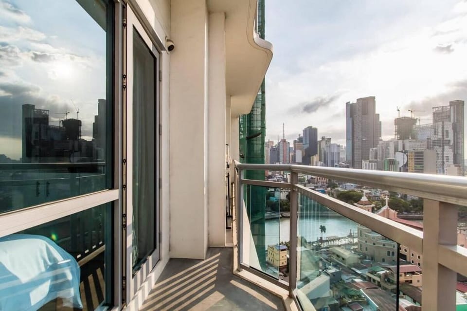 Stylish & Modern 1BR Space @ Acqua W/ Netflix Vacation rental in Mandaluyong
