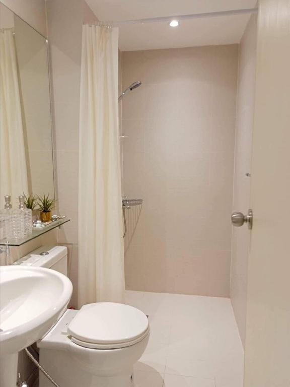 Simple & Lovely 1BR Unit in Azure Vacation rental in Paranaque