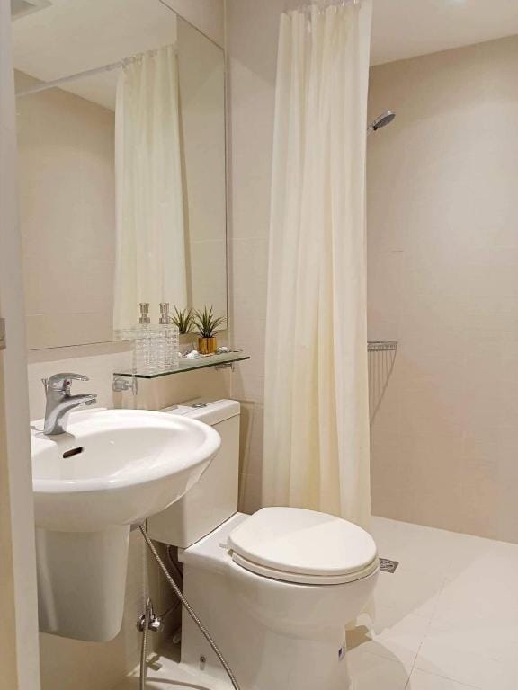 Simple & Lovely 1BR Unit in Azure Vacation rental in Paranaque