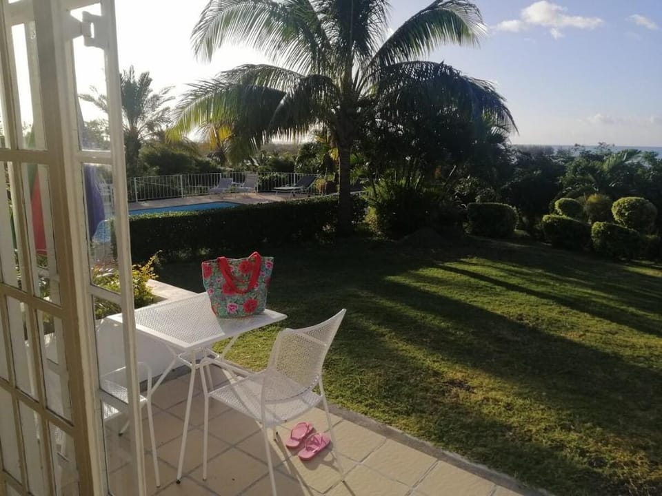 CASA ISABEL - BEACH HOUSE home from home paradise. Apartment in Rivière Noire District, Mauritius