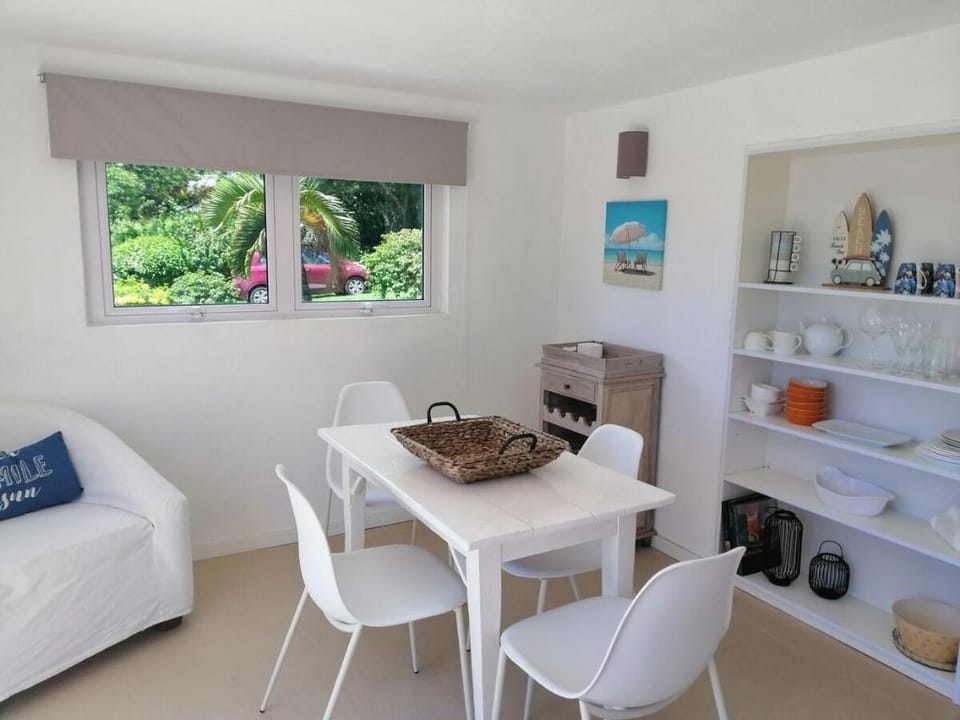 CASA ISABEL - BEACH HOUSE home from home paradise. Apartment in Rivière Noire District, Mauritius