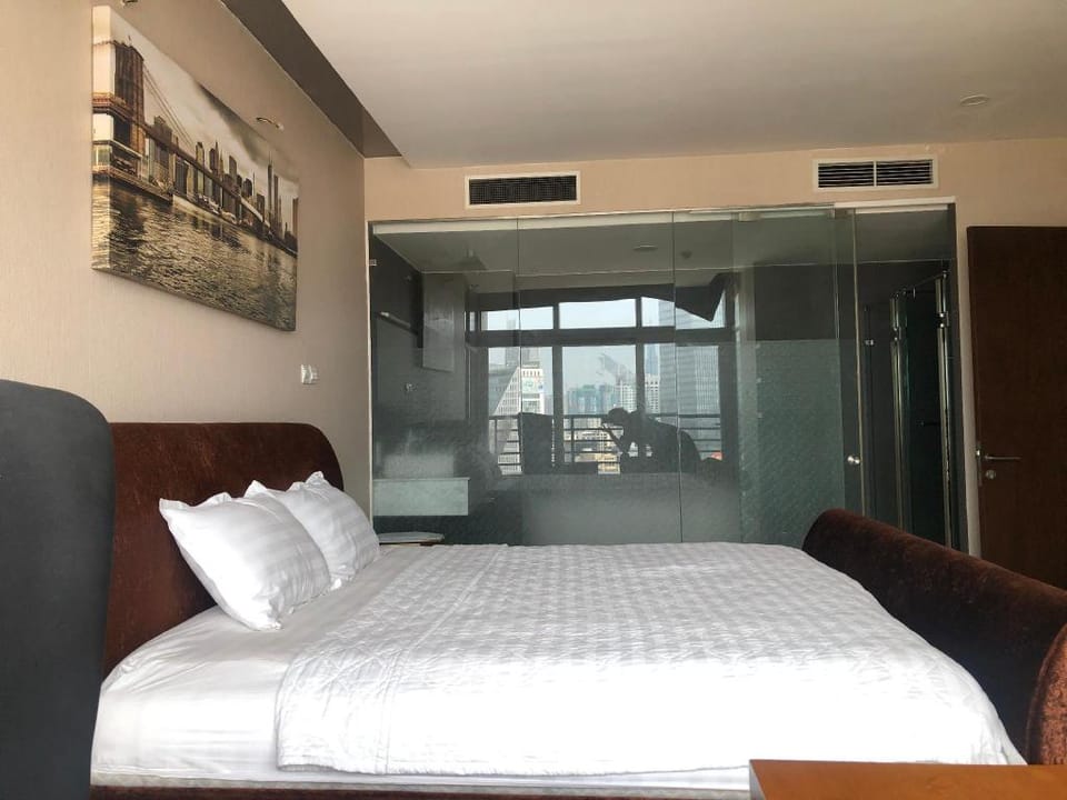 Spacious 3BR Center BEN THANH TOWER  Pool/Gym D1 Apartment in Ho Chi Minh City