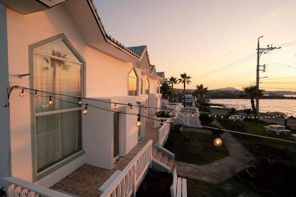 F#5 Aewolhaean-ro Front Ocean View Pool Sunset View Duplex Le Village Aewol Villa in South Korea