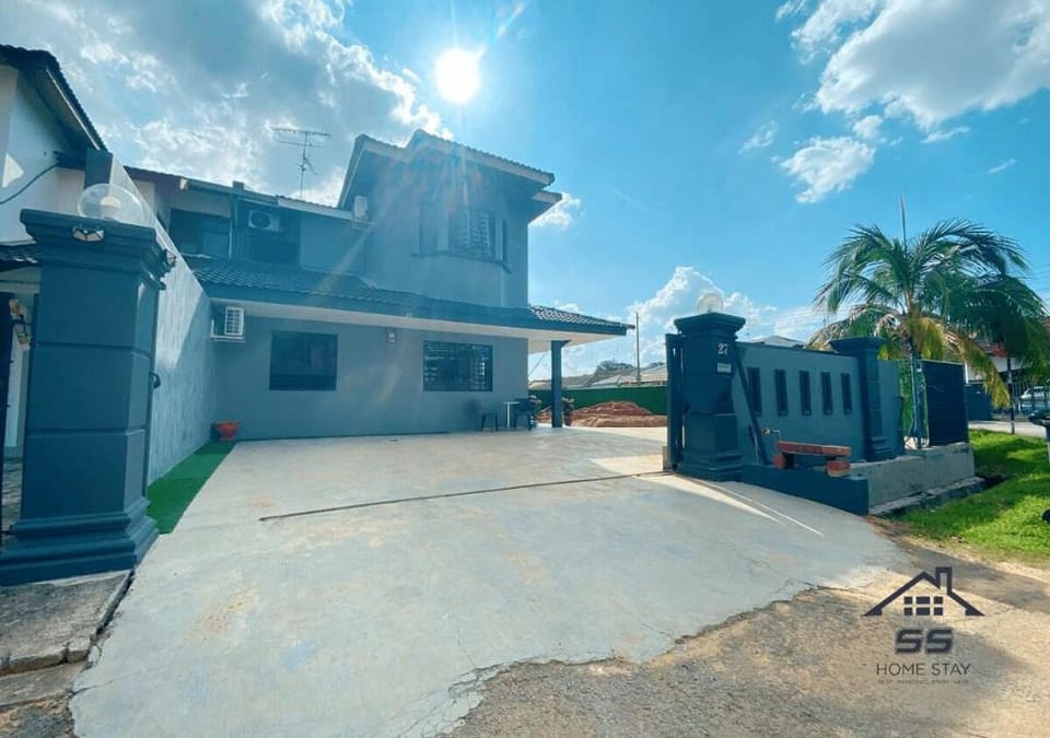 PARTY EVENT HOUSE Mount Austin Johor Bahru Vacation rental in Johor Bahru