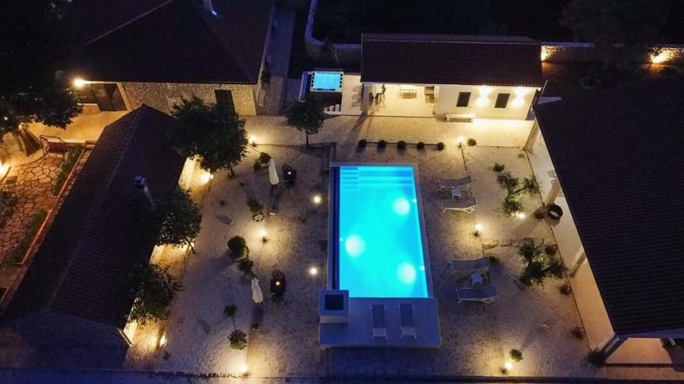 Tošić Estate - Villa, Vineyards & Winery Villa in Šibenik-Knin County, Croatia