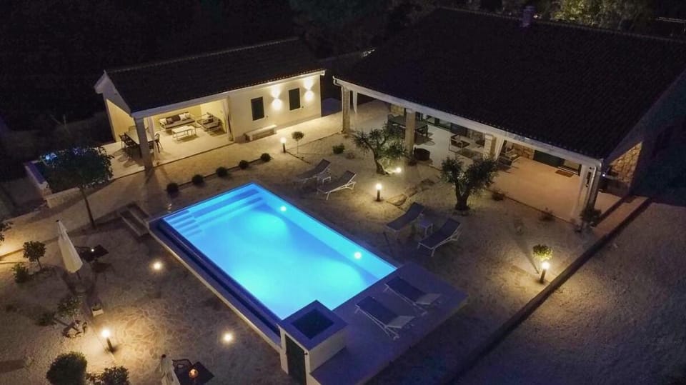 Tošić Estate - Villa, Vineyards & Winery Villa in Šibenik-Knin County, Croatia