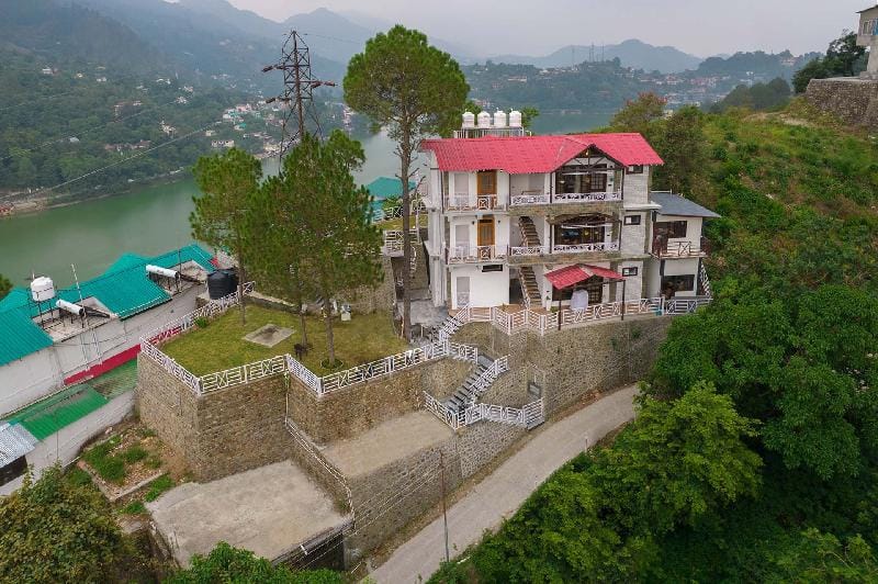 Cottage On The Lake by VEO - Part of StayVista Villa in Uttarakhand