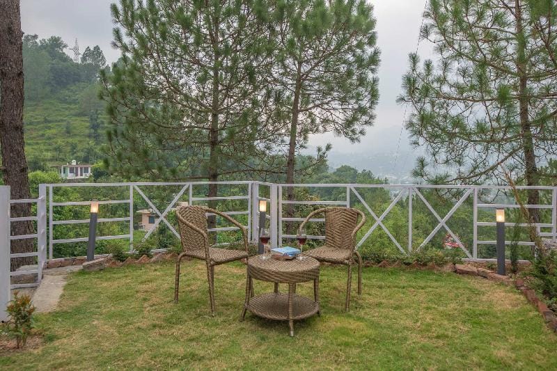 Cottage On The Lake by VEO - Part of StayVista Villa in Uttarakhand