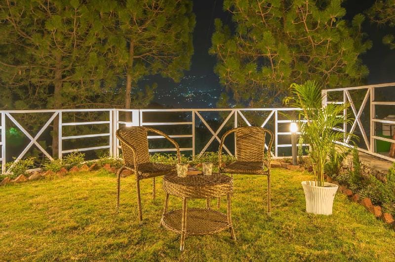 Cottage On The Lake by VEO - Part of StayVista Villa in Uttarakhand