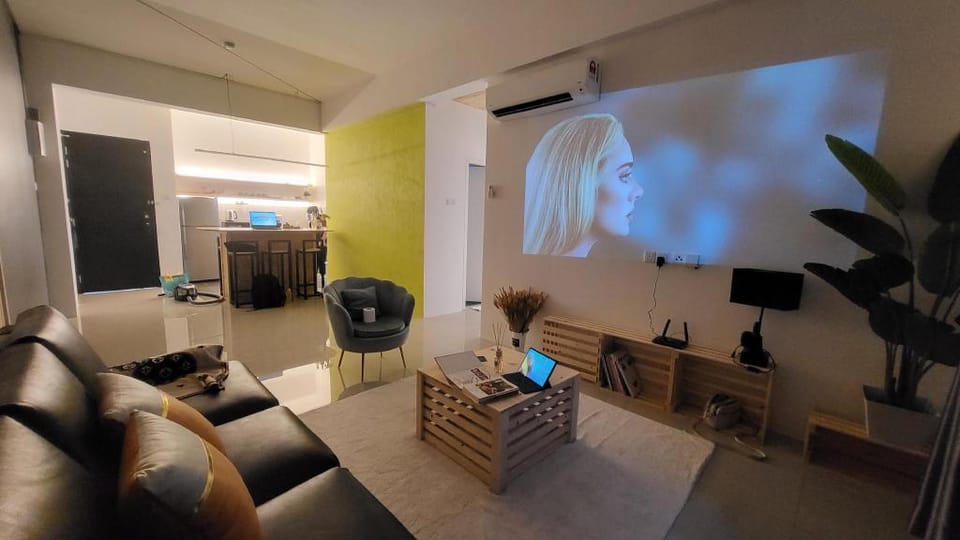 WoodenStay @ The Cove Hillside Residential (10pax) Apartment in Ipoh