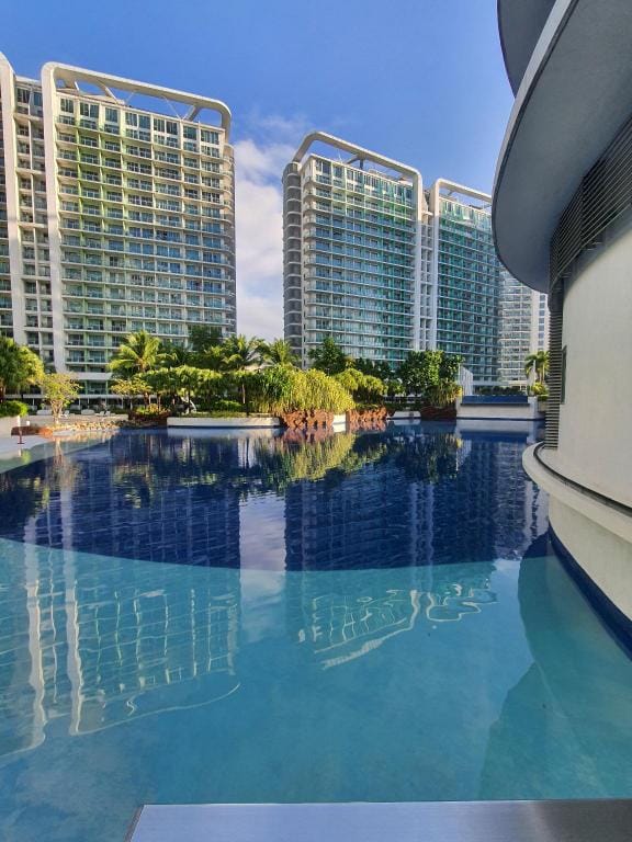 Azure Miami 517 2Br-6pax Homey PoolView & Balcony Apartment in Paranaque