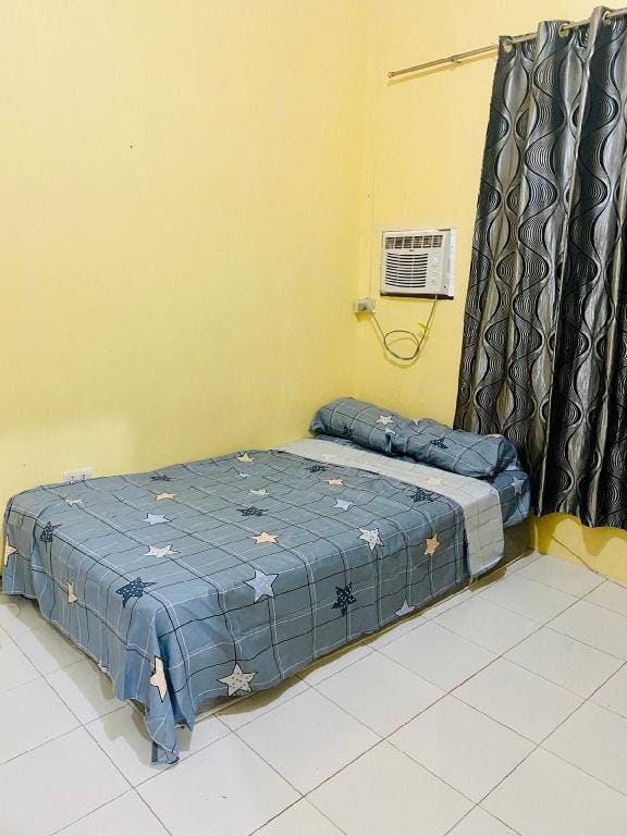 Molly’s Place with kubo and free parking. Apartment in Angeles