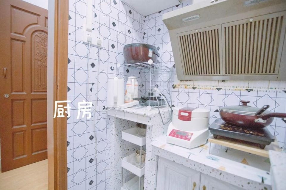 GZ莺茀合租房间独立地铁京溪南方医院站/直达机场和市中心体育西/可做饭可洗衣服/白云山风景区 Apartment in Hubei