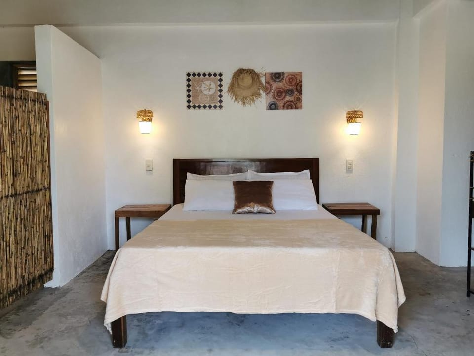 Cozy Modern Tropical Room in General Luna Vacation rental in General Luna