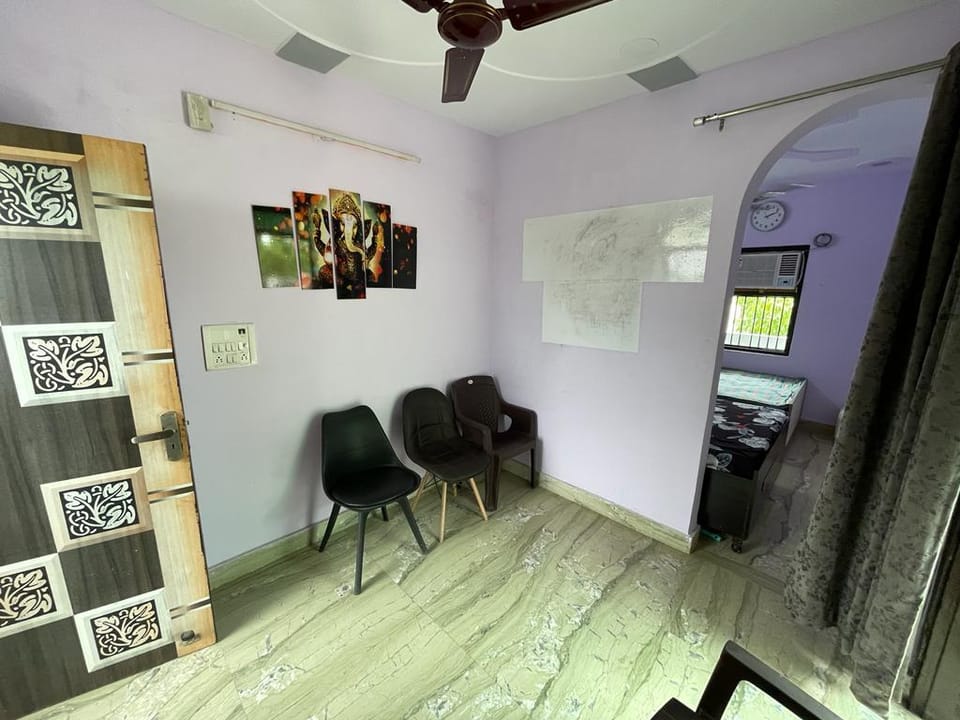 The House 1-Bedroom Flat in Rohini sector 5 Delhi Vacation rental in Delhi