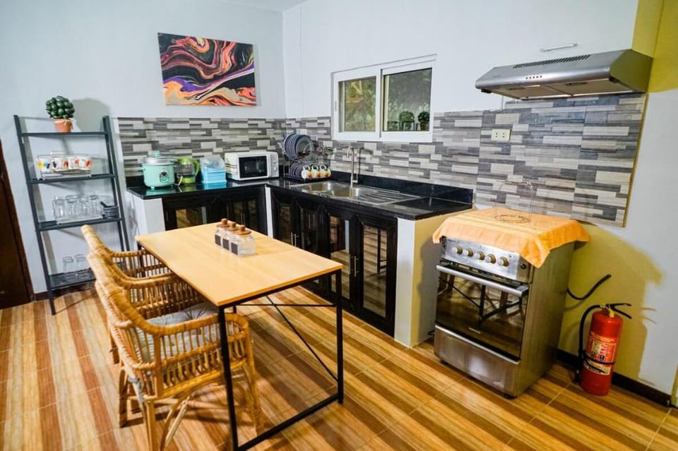 Three-BR House in Elyu for 15 pax with Pool Access Vacation rental in La Union