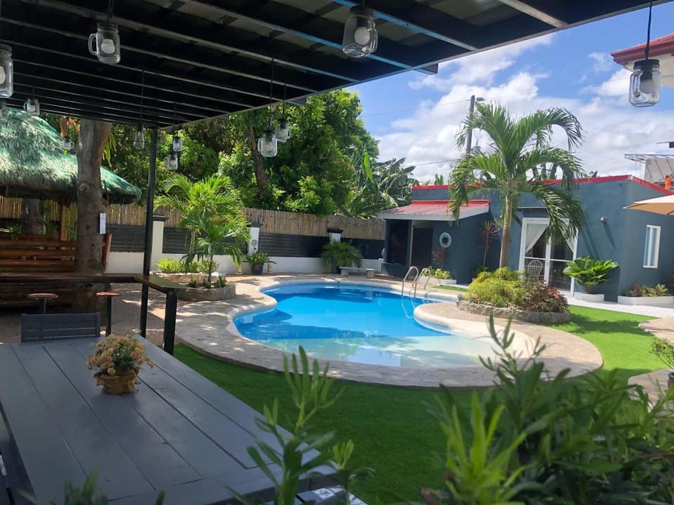 Beautiful Bungalow w/ swimming pool Binan, Laguna Vacation rental in Santa Rosa