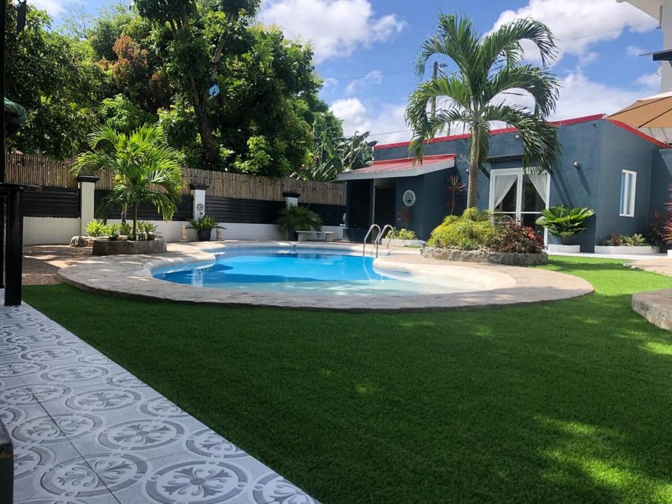 Beautiful Bungalow w/ swimming pool Binan, Laguna Vacation rental in Santa Rosa