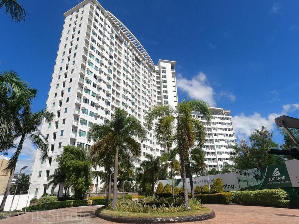 King Bed Suite- Cozy & Stylish Place in Alabang! Apartment in Muntinlupa