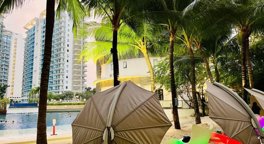SCR Summer Vibe Netflix Balcony Apartment in Paranaque