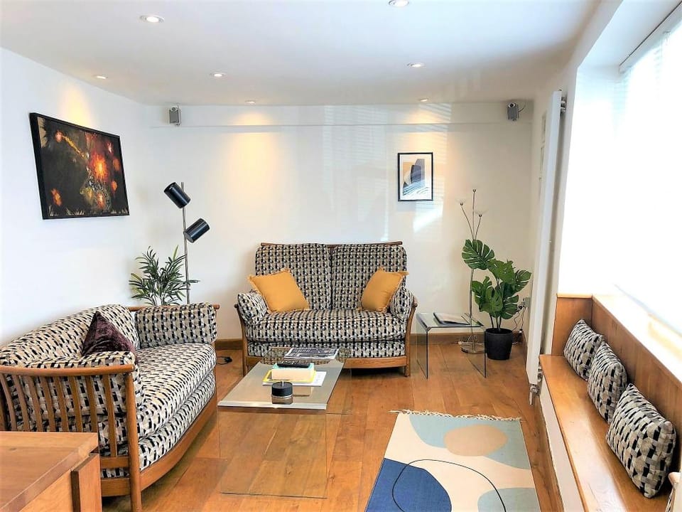 Prime Location- Detached Clifton Home with Parking Vacation rental in Bristol