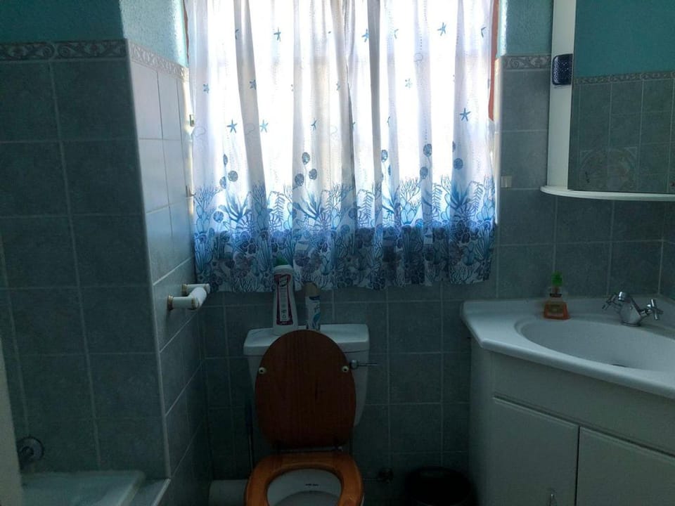 A spacious one bedroom in a quiet neighborhood Apartment in Roodepoort