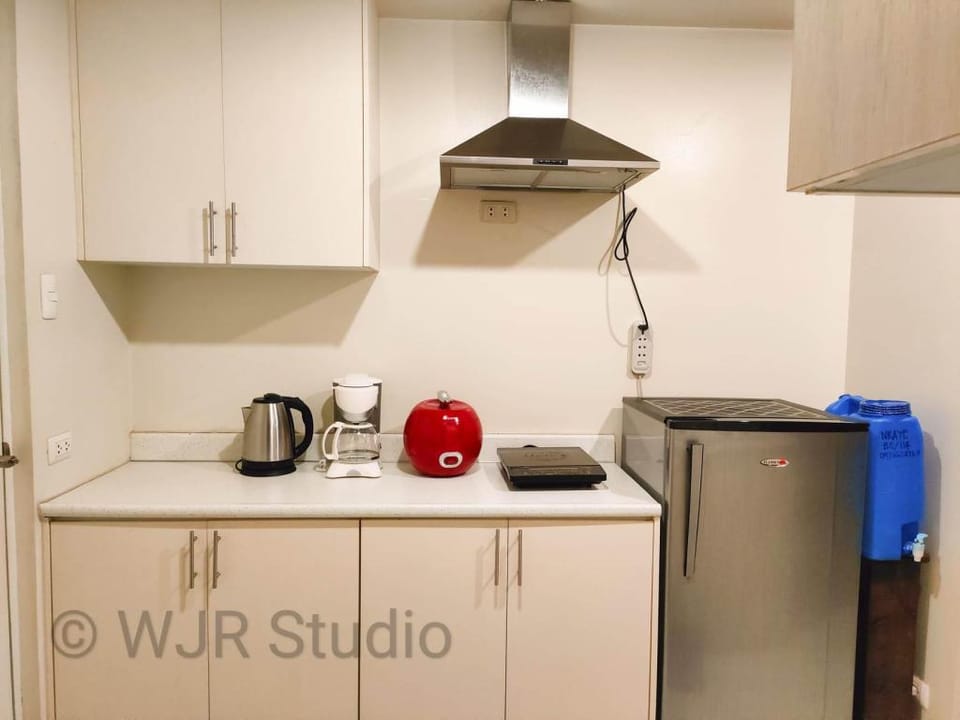 King Bed Suite- WIFI, NetFlix & FREE Parking! Apartment in Muntinlupa