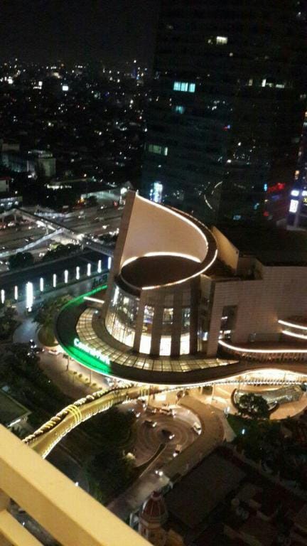 Luxury 2 BR Central Park Area - Walk to Malls Apartment in Jakarta
