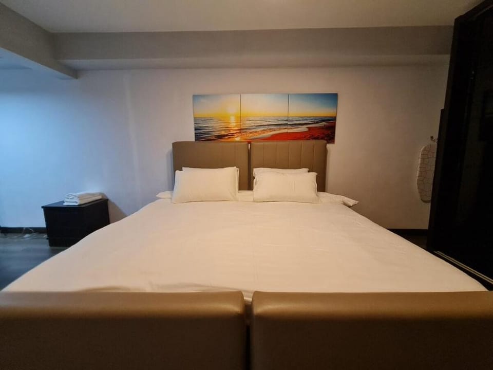 Maritime Seaview Luxury Duplex Suite 4-9pax海景套房 Vacation rental in George Town