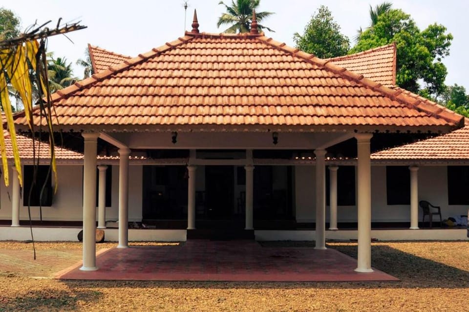 A Heritage Bungalow by the Backwaters. Vacation rental in Kerala