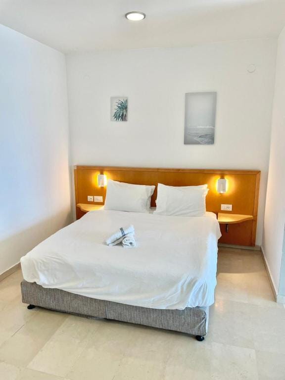 Great big studio apartment at hotel apartments Apartment in Herzliya