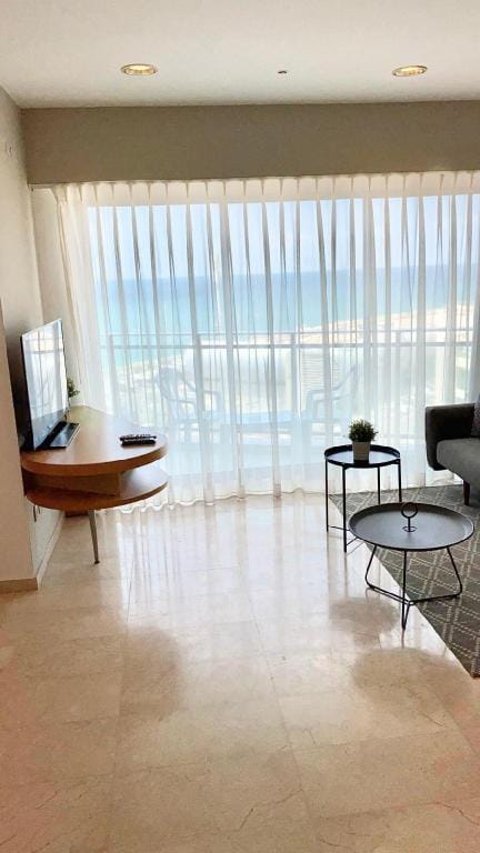 Big Studio Apartment in  Okeanos ★ amazing balcony Apartment in Herzliya