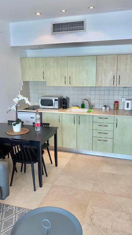 Big Studio Apartment in  Okeanos ★ amazing balcony Apartment in Herzliya