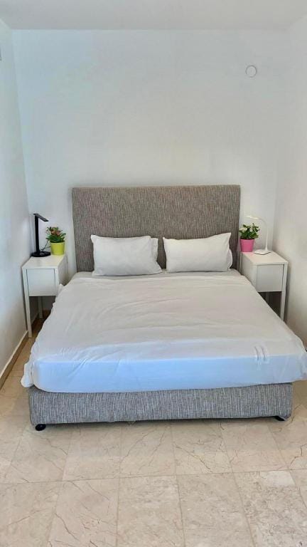 Big Studio Apartment in  Okeanos ★ amazing balcony Apartment in Herzliya