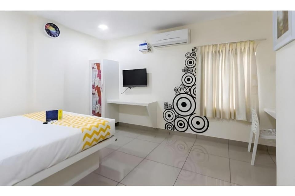 OYO 15132 Colors Hotel in Chennai