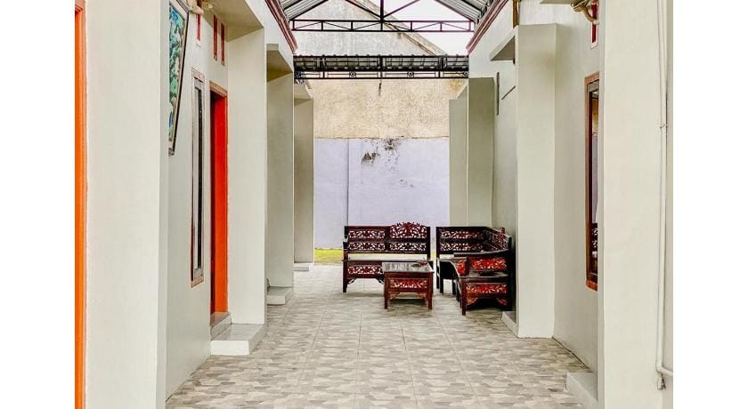 Griya Asri Syariah Mitra RedDoorz Hotel in East Java