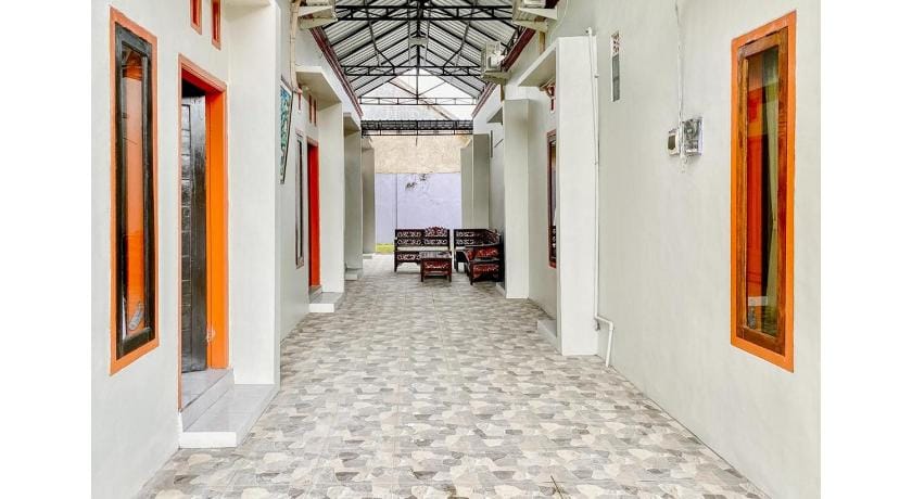 Griya Asri Syariah Mitra RedDoorz Hotel in East Java