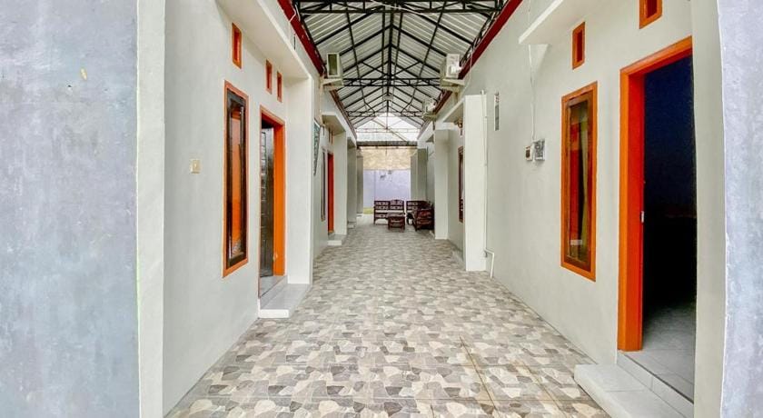 Griya Asri Syariah Mitra RedDoorz Hotel in East Java
