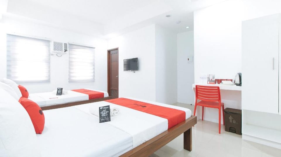 RedDoorz Plus @ d'Builders Poblacion - BGC Hotel in Taguig