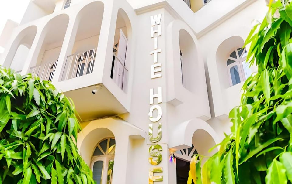 WHITEHOUSE Hotel in Kolkata