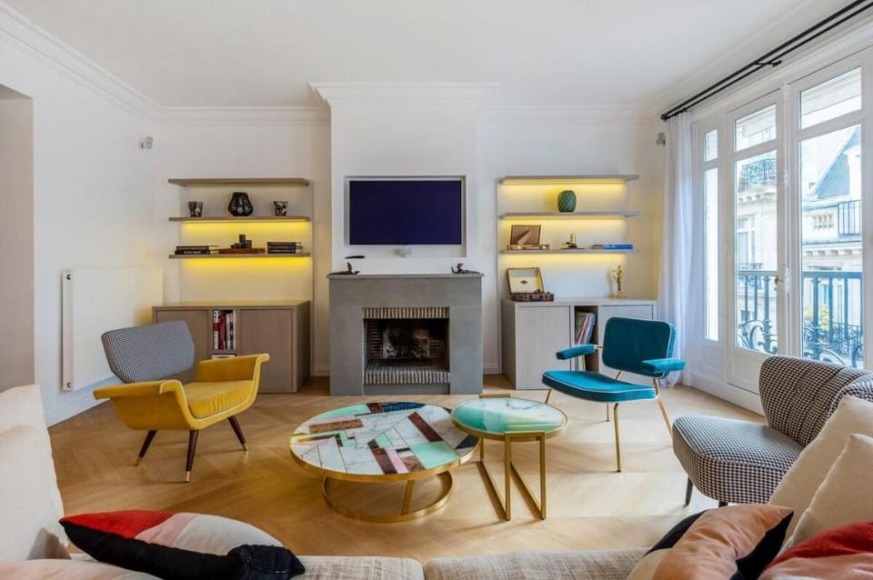 Gorgeous Paris Eiffel Tower / Champs Elysées Apartment in Paris
