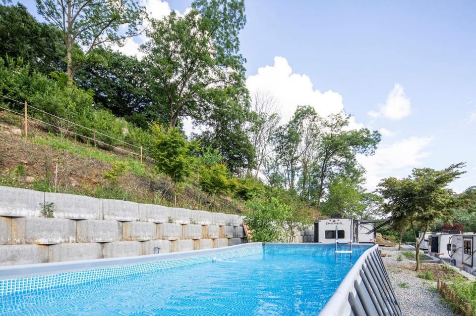 Youseongnongwon Caravan Bed and Breakfast in South Korea