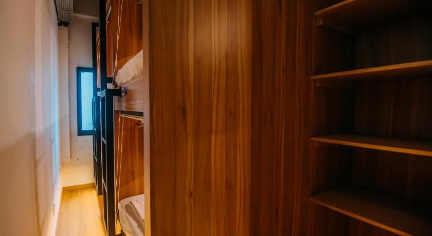 Bluewaters Pods 38 Hongkong St Hostel in Singapore