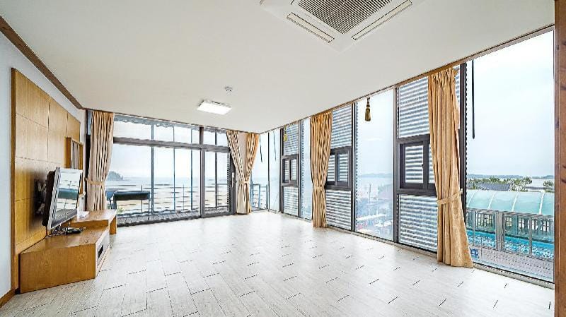Taean Jajagnamu Resort Bed and Breakfast in South Korea