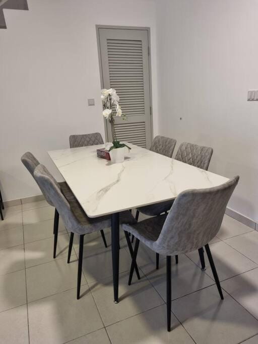 Modern 4BR Double Storey @ Setia Alam Vacation rental in Selangor, Malaysia