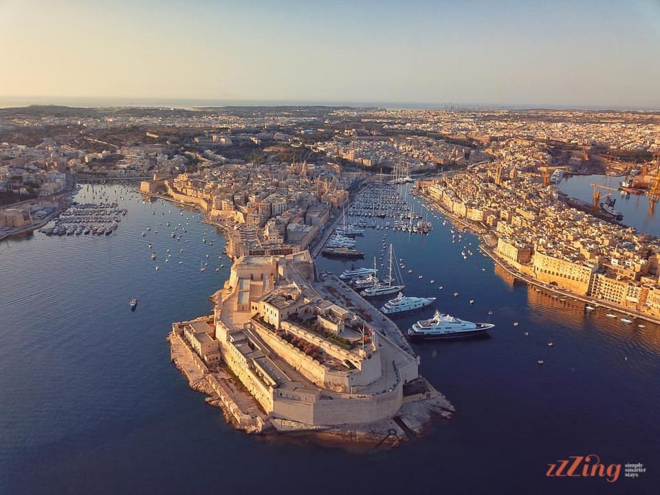 Stunning Holiday Home with Gorgeous Harbour Views Apartment in Malta