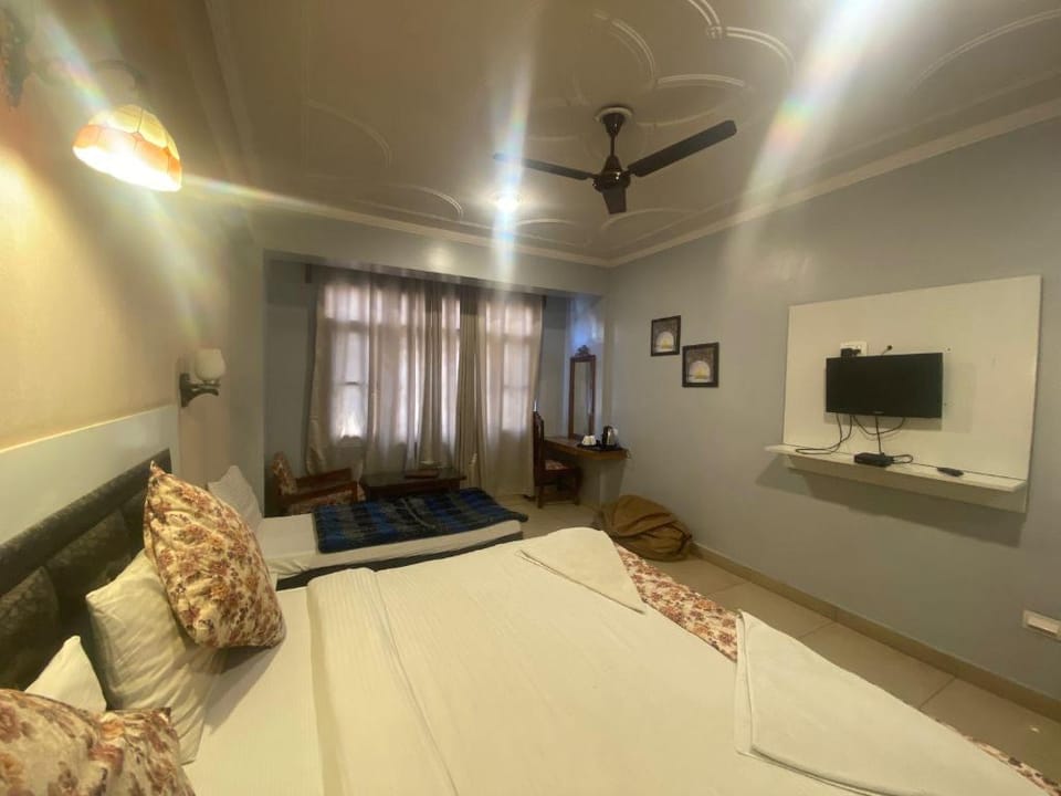 HOTEL GRAND AZIZ SRINAGAR Hotel in India