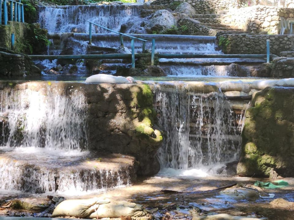 Beachfront Apartment, Quiet 4 Beds, 1 Bath, AC, Wi-Fi, Hot Water, in Paraiso near Los Patos Apartment in Dominican Republic