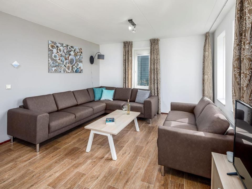 Holiday Home in Aquadelta with Garden Vacation rental in Bruinisse